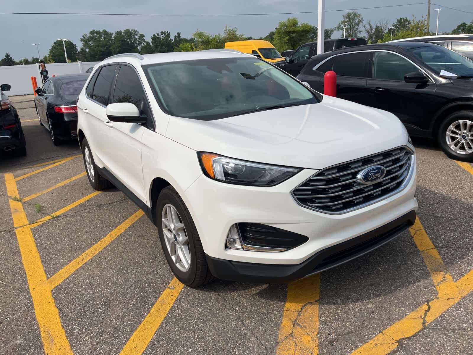 Thumbnail: 2022 Ford Edge - 17