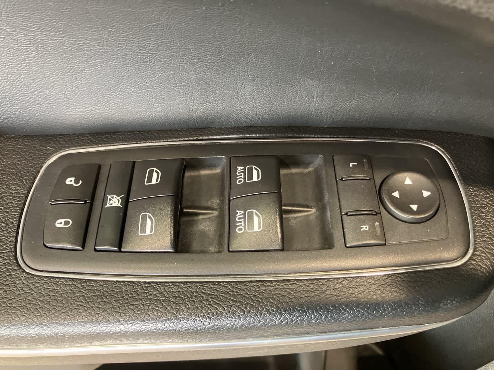 Thumbnail: 2017 Chrysler 300 - 13