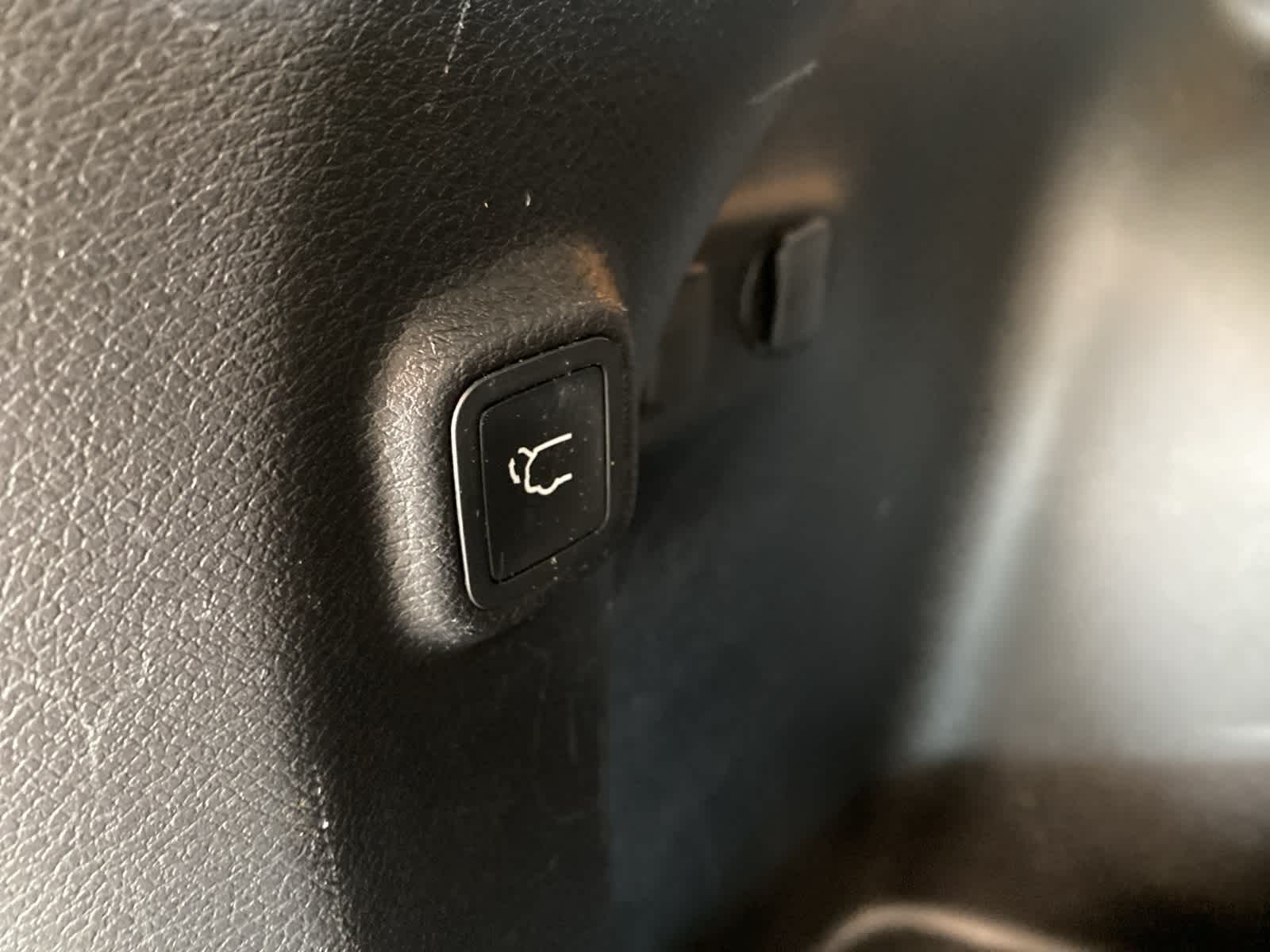 Thumbnail: 2021 Jeep Cherokee - 29