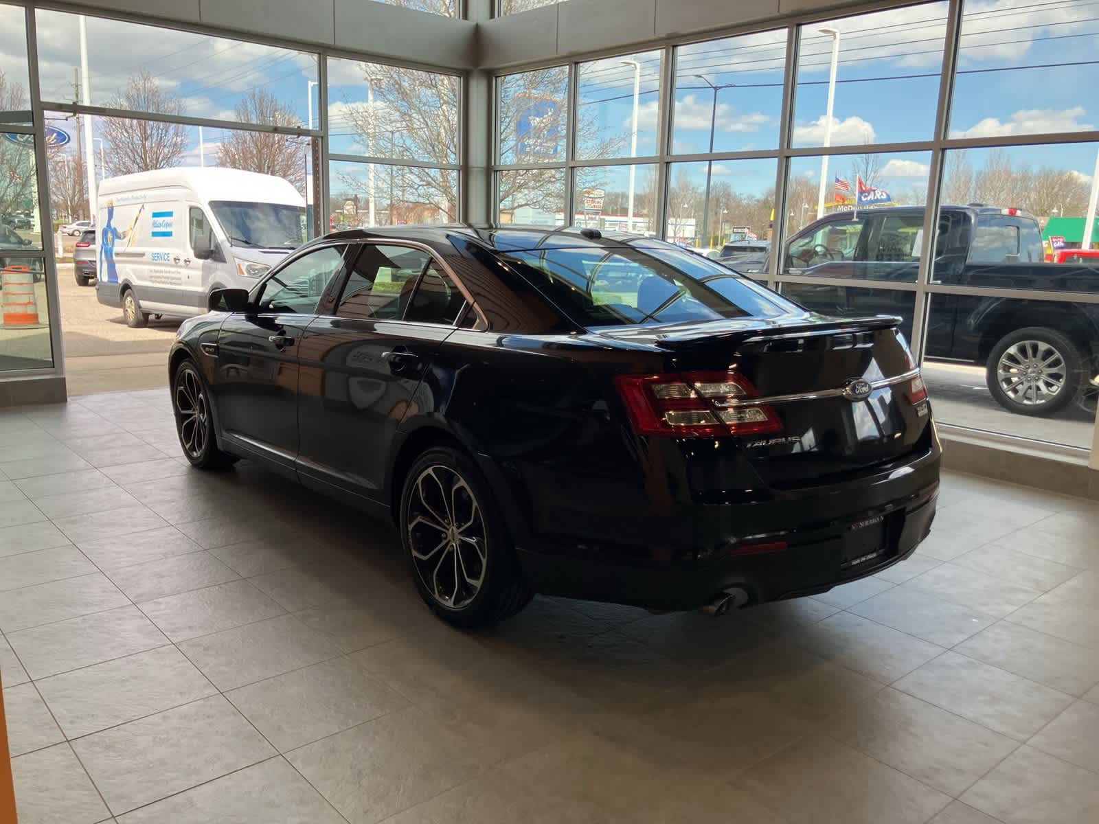 2016 Ford Taurus SHO 6