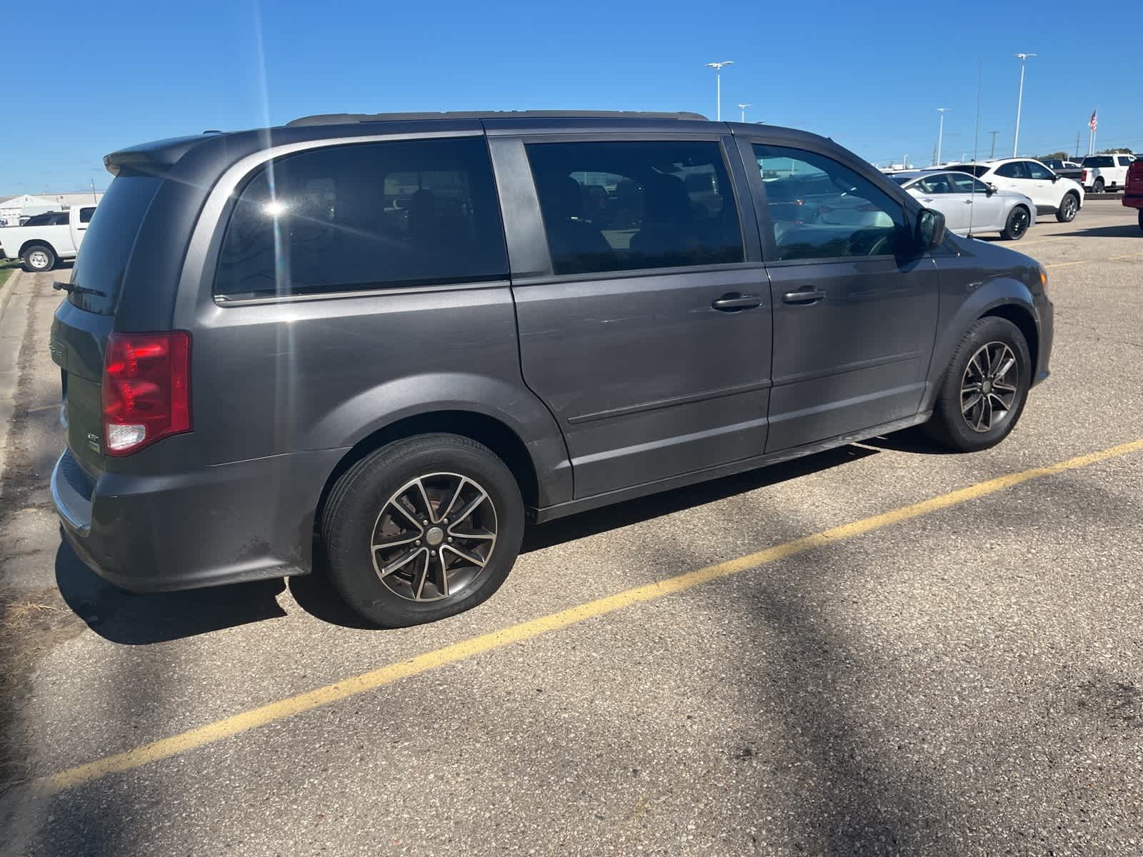 Thumbnail: 2017 Dodge Grand Caravan - 13