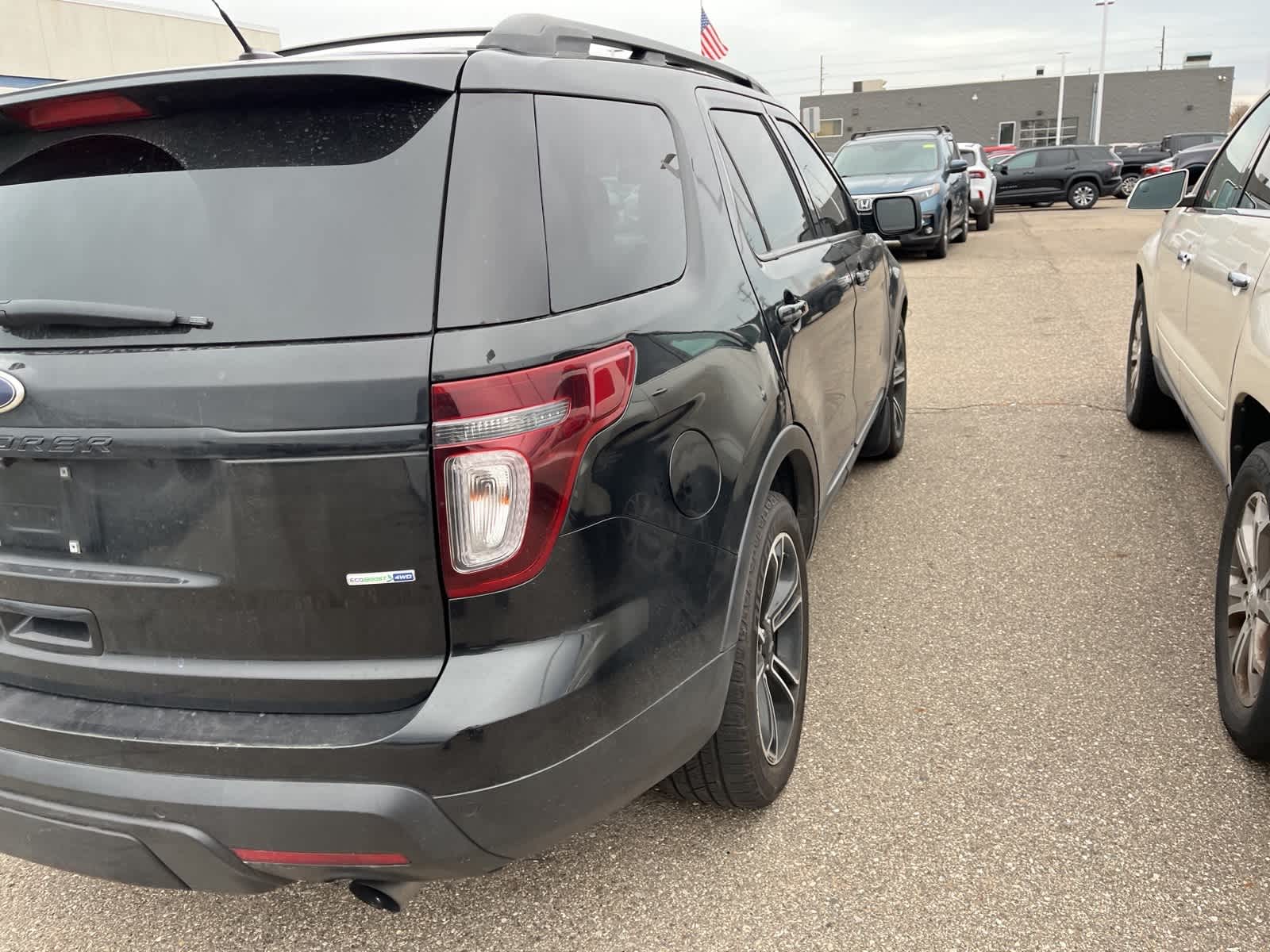 Thumbnail: 2015 Ford Explorer - 15