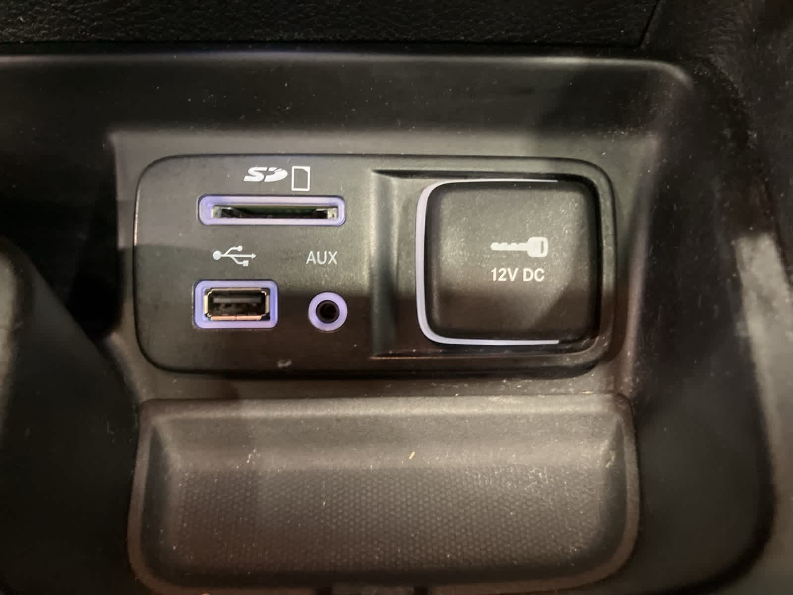 Thumbnail: 2016 Jeep Cherokee - 21