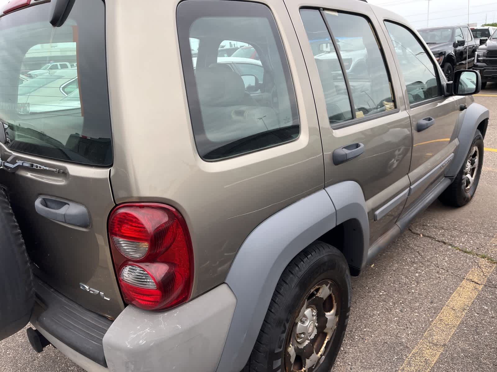 Thumbnail: 2005 Jeep Liberty - 15