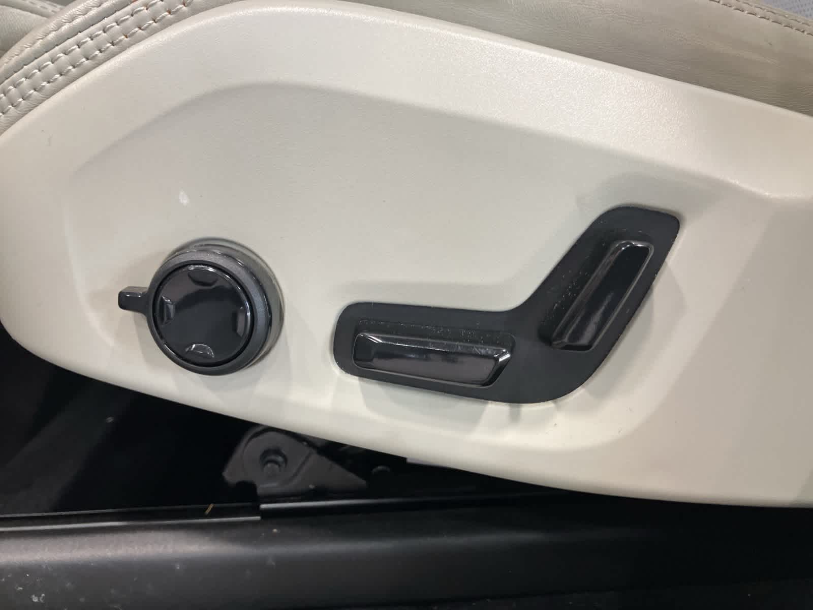 Thumbnail: 2022 Volvo XC90 - 12