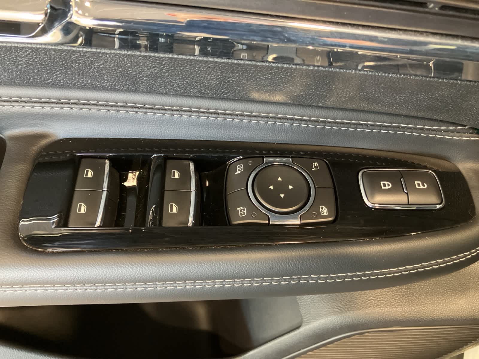 Thumbnail: 2022 Lincoln Corsair - 13