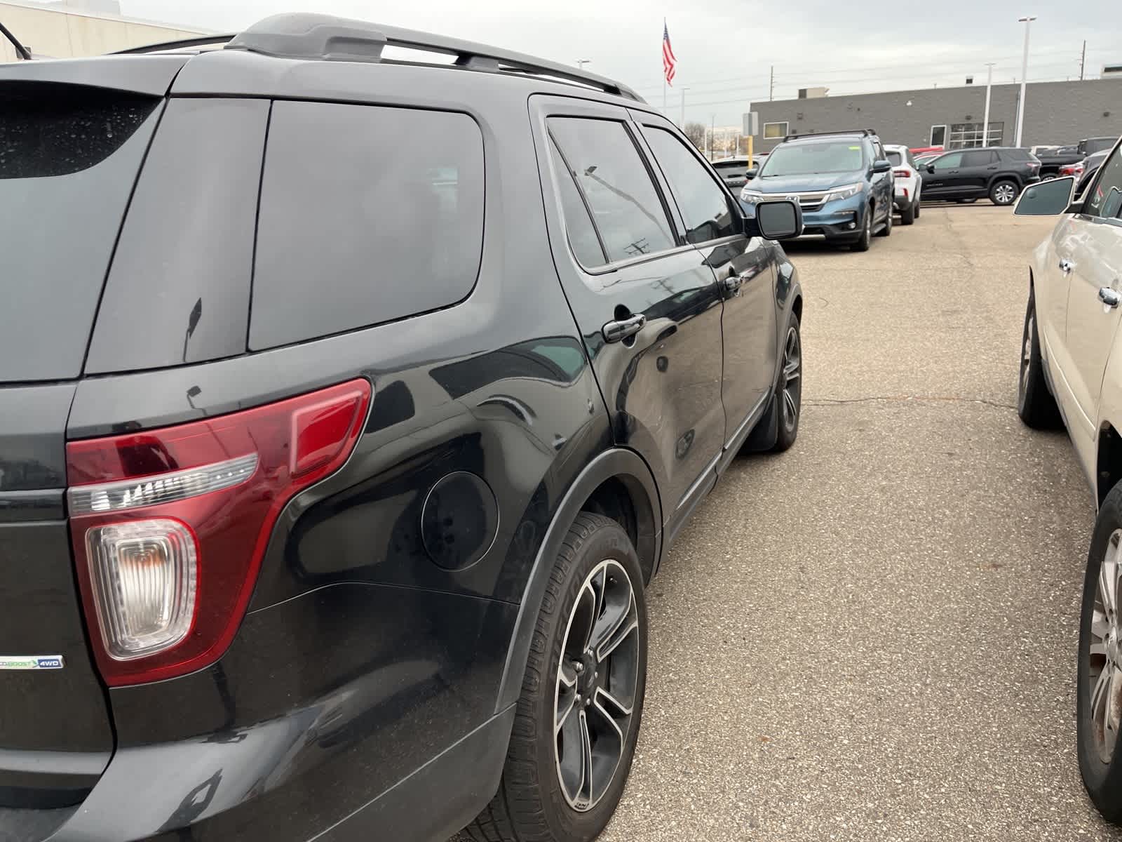 Thumbnail: 2015 Ford Explorer - 16