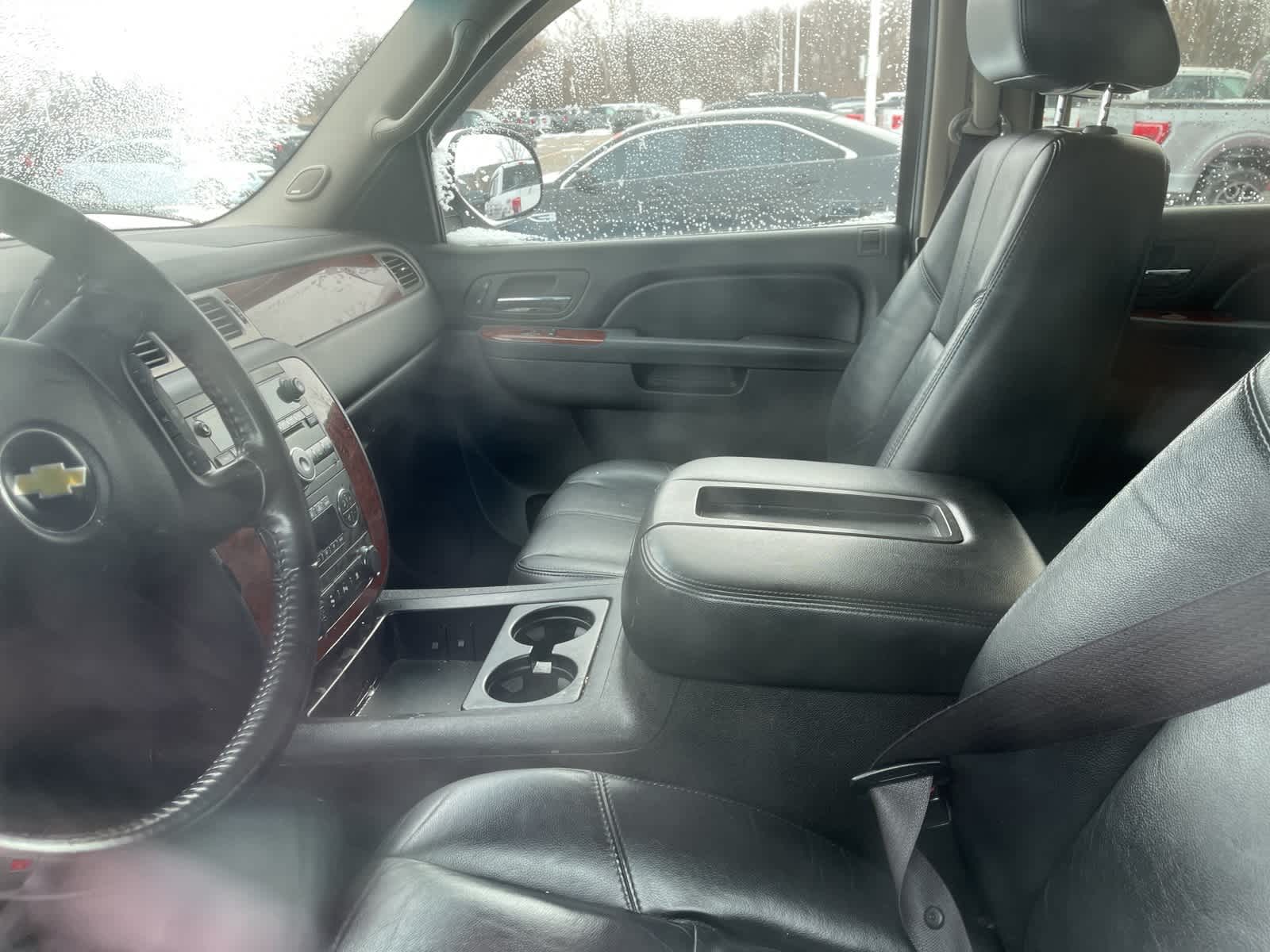 Thumbnail: 2010 Chevrolet Suburban - 25