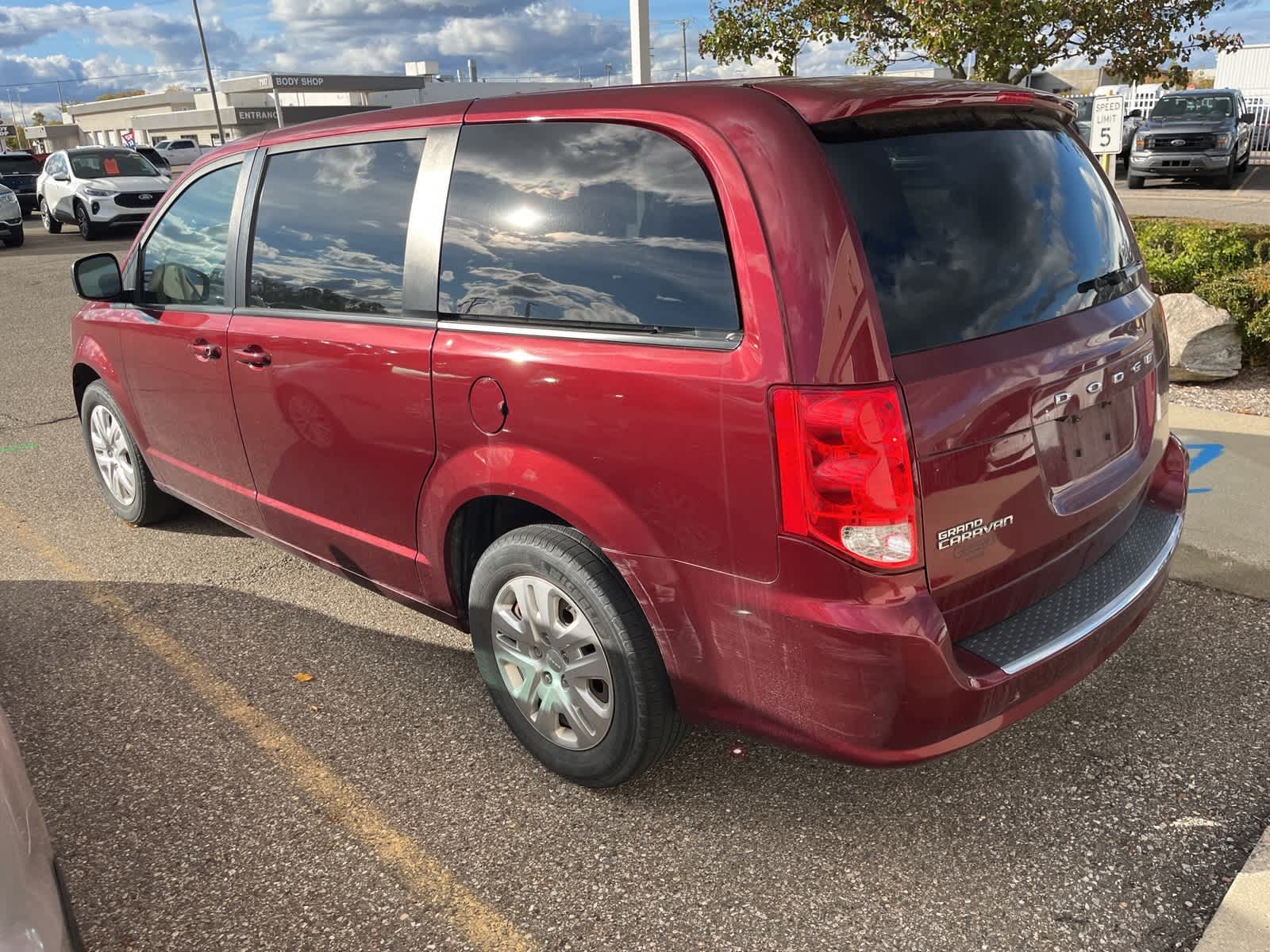 Thumbnail: 2018 Dodge Grand Caravan - 9