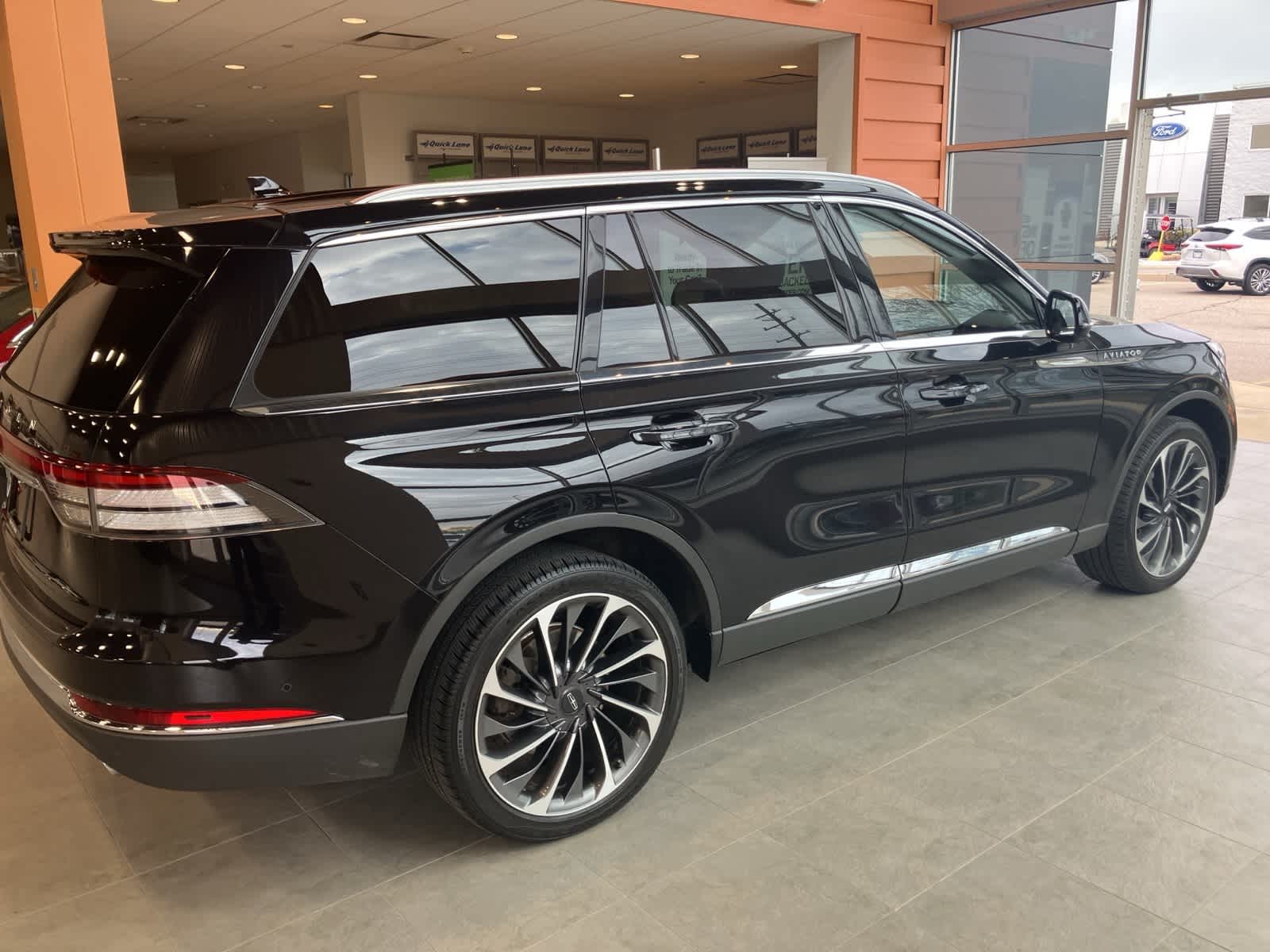 Thumbnail: 2023 Lincoln Aviator - 4
