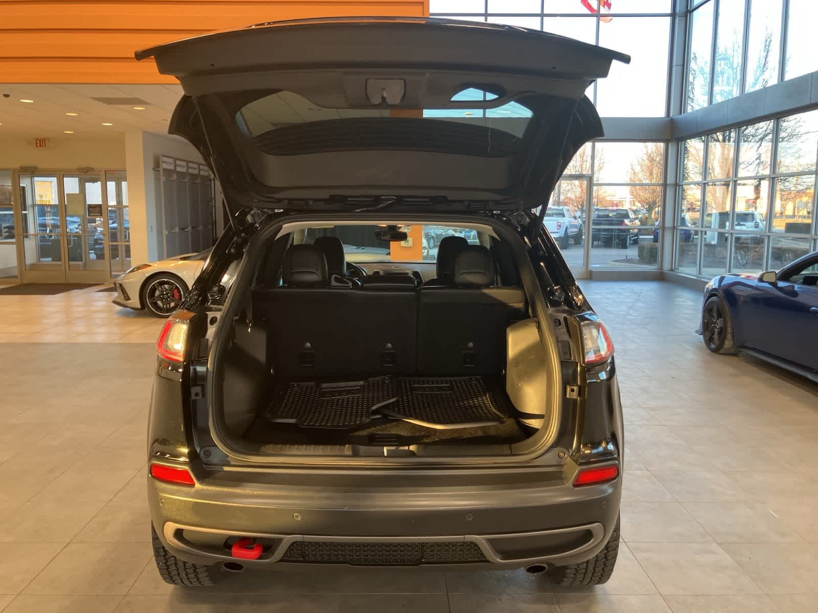 Thumbnail: 2019 Jeep Cherokee - 26