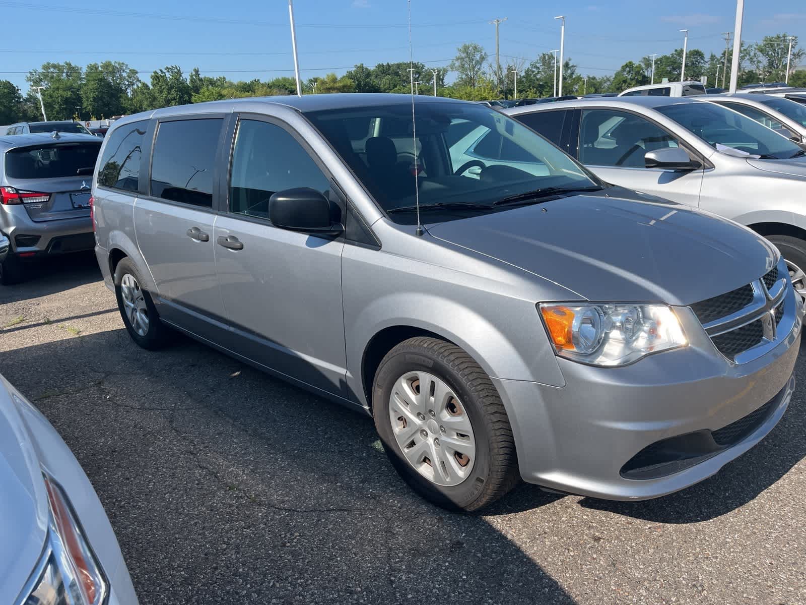 Thumbnail: 2019 Dodge Grand Caravan - 18