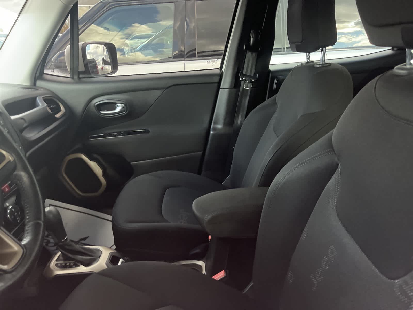 Thumbnail: 2015 Jeep Renegade - 21