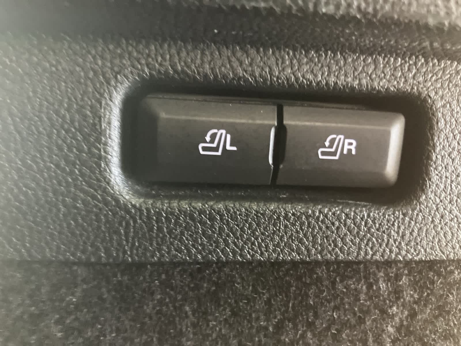 Thumbnail: 2022 Lincoln Corsair - 32