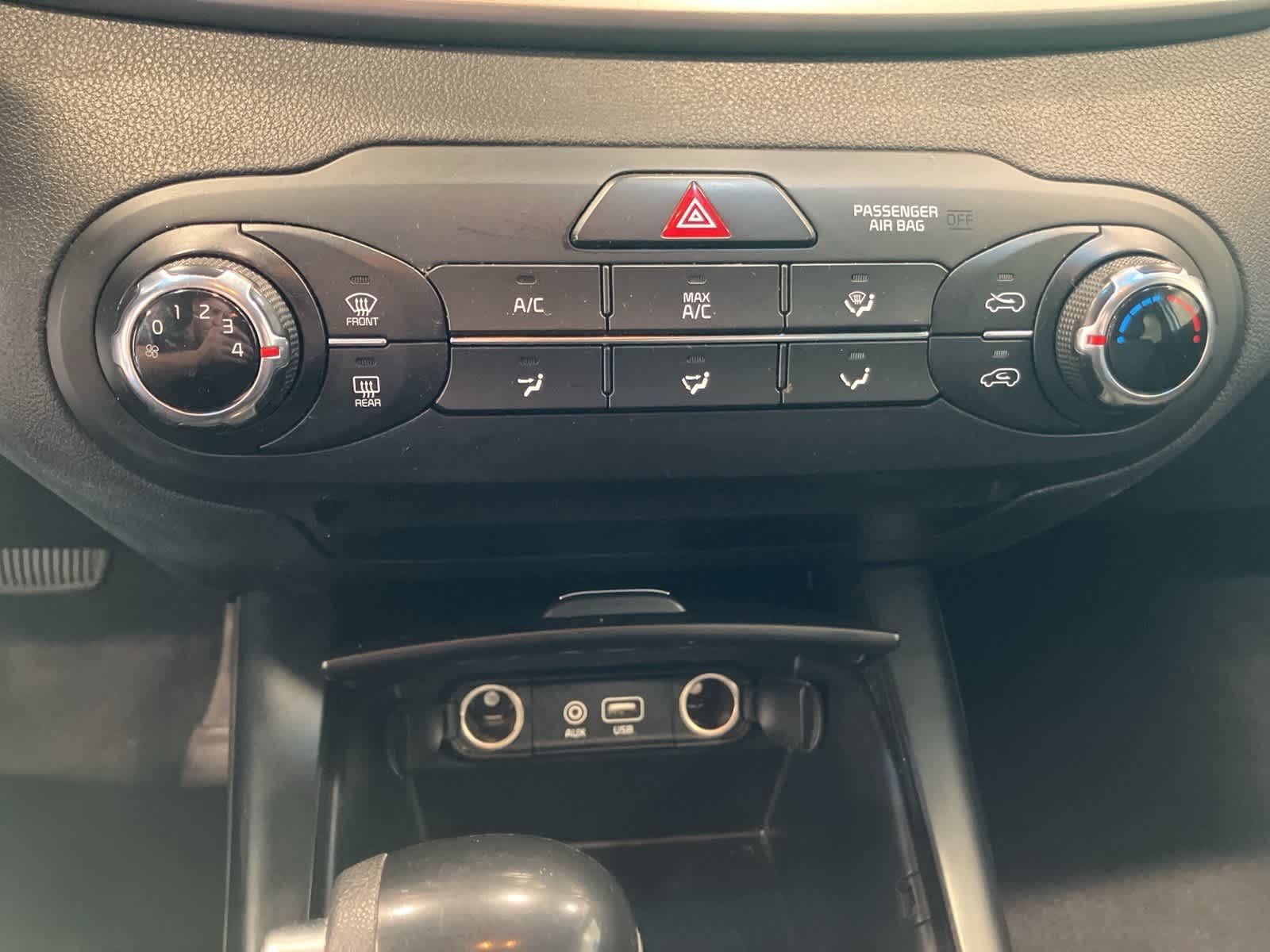 Thumbnail: 2016 Kia Sorento - 16