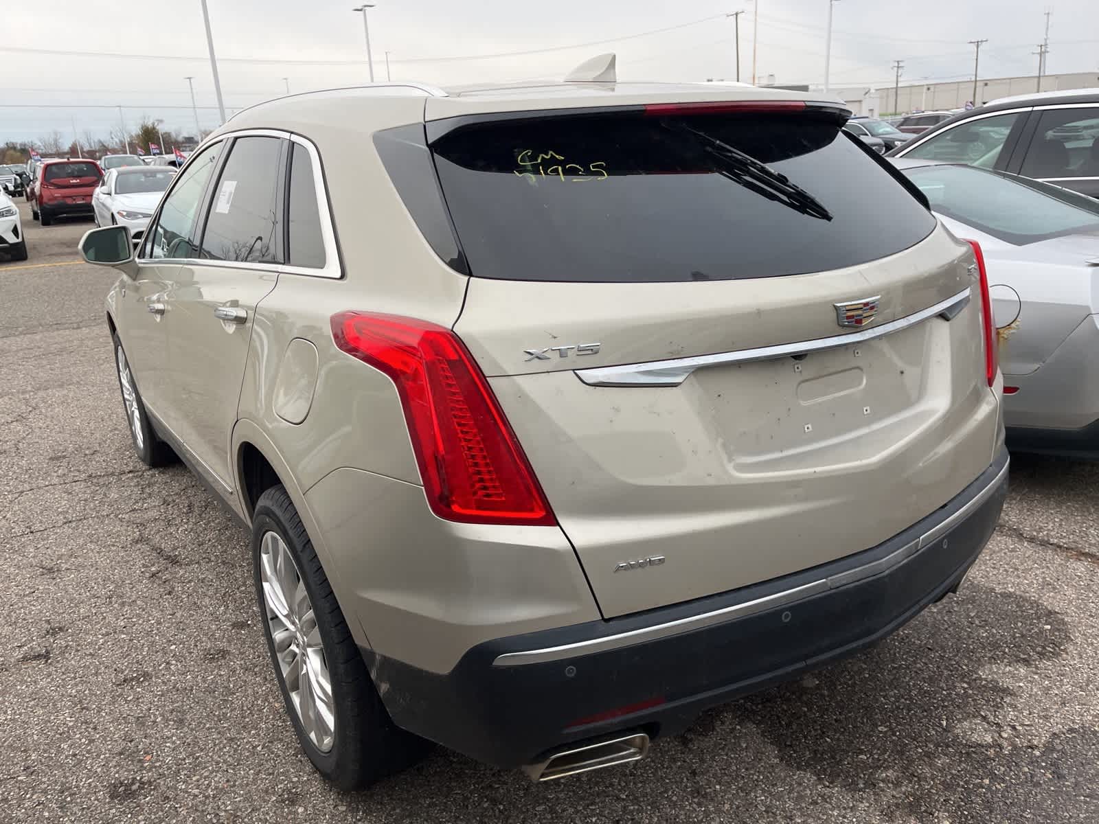 Thumbnail: 2017 Cadillac XT5 - 10