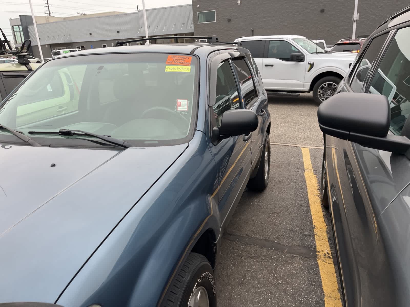 Thumbnail: 2005 Ford Escape - 8