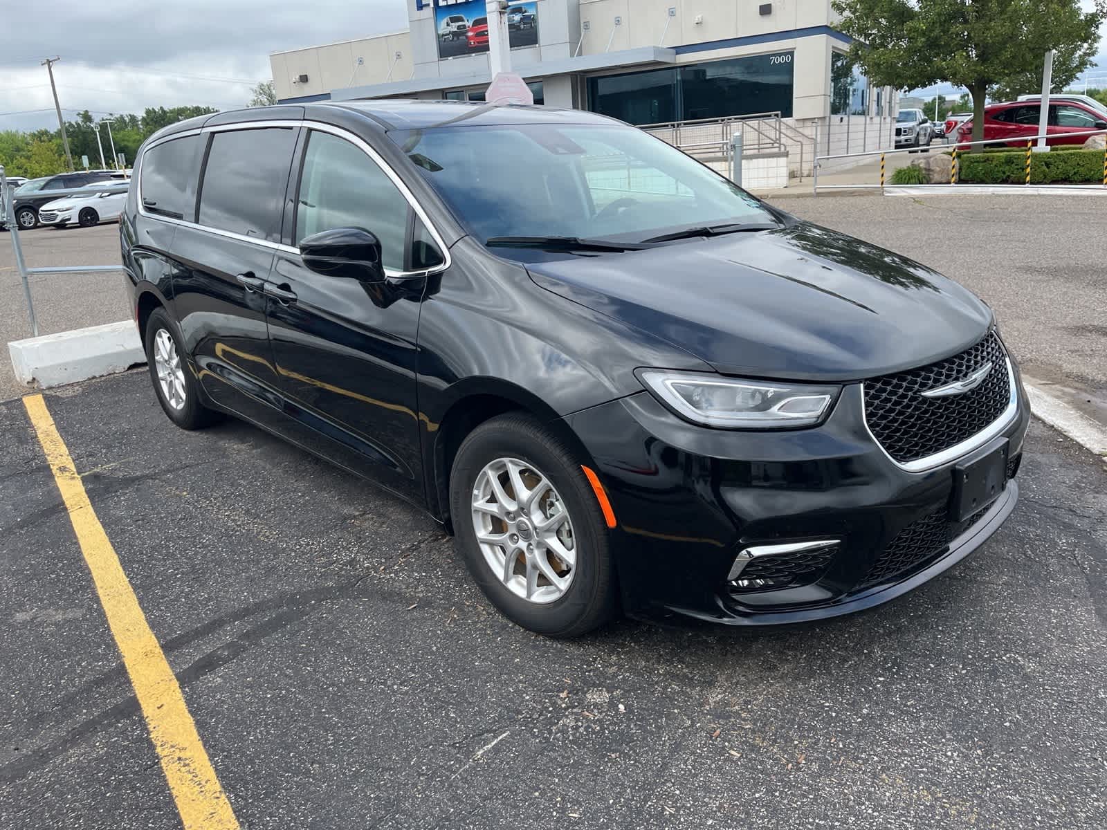 Thumbnail: 2024 Chrysler Pacifica - 16