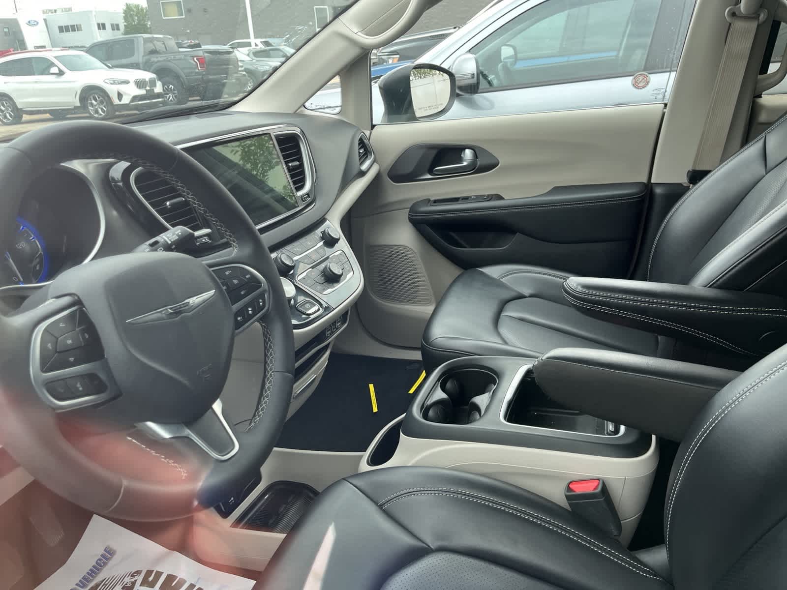 Thumbnail: 2023 Chrysler Pacifica - 25