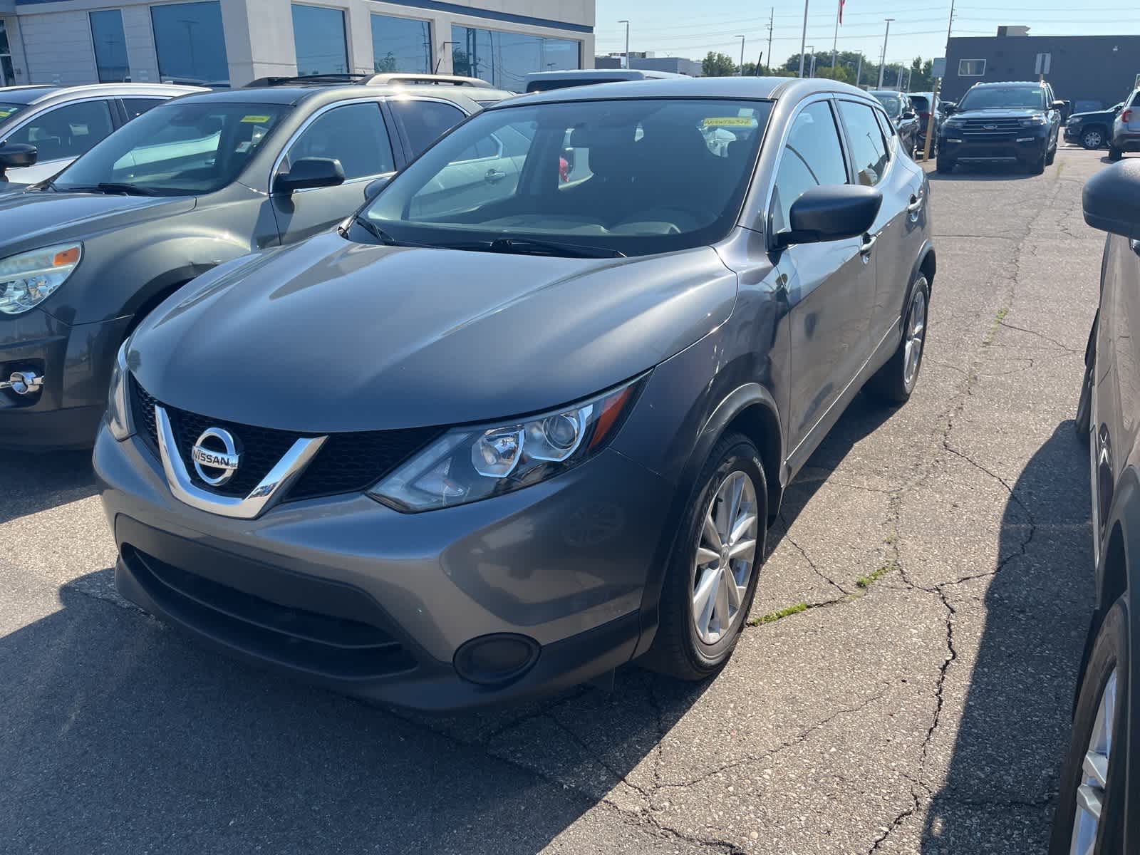 Thumbnail: 2017 Nissan Rogue Sport - 2
