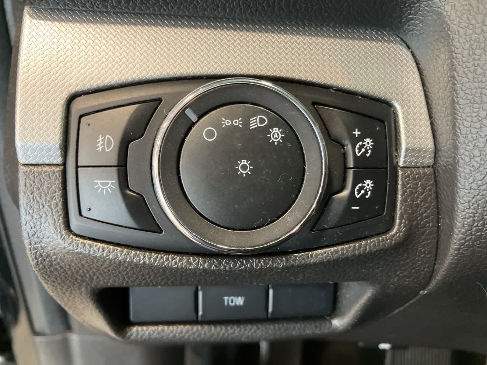 Thumbnail: 2015 Ford Explorer - 13