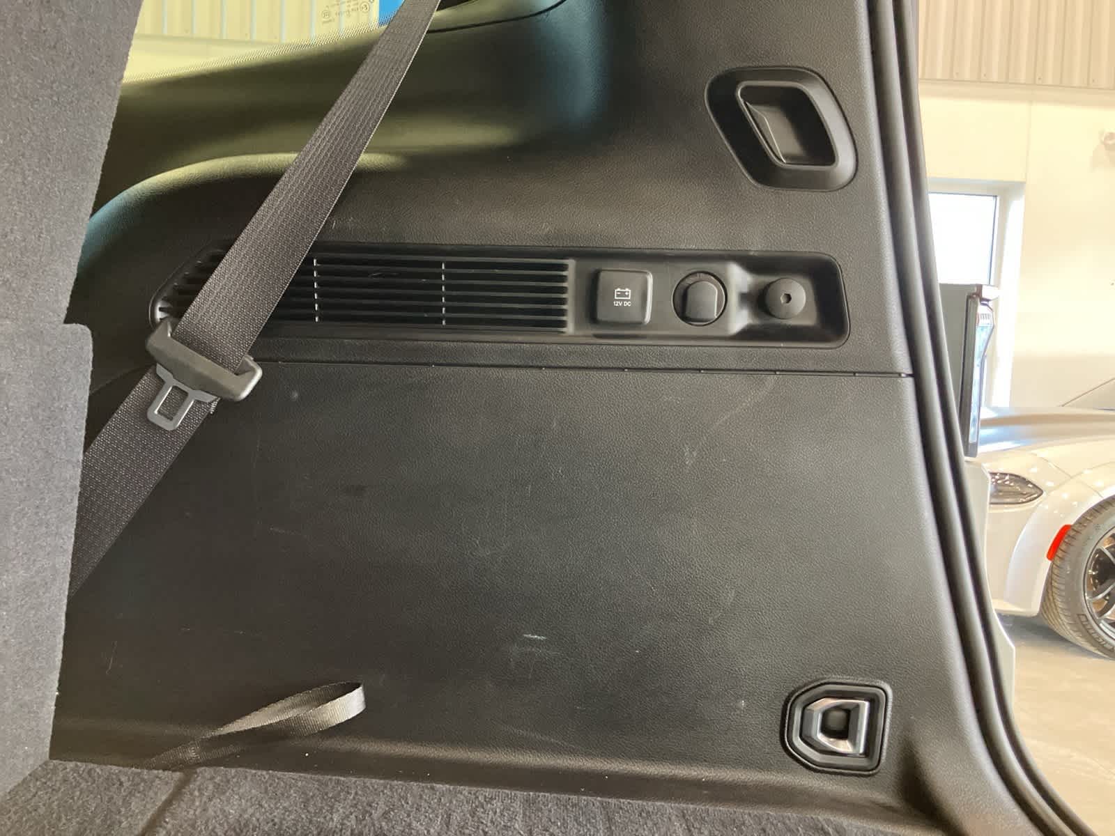 Thumbnail: 2022 Jeep Wagoneer - 31