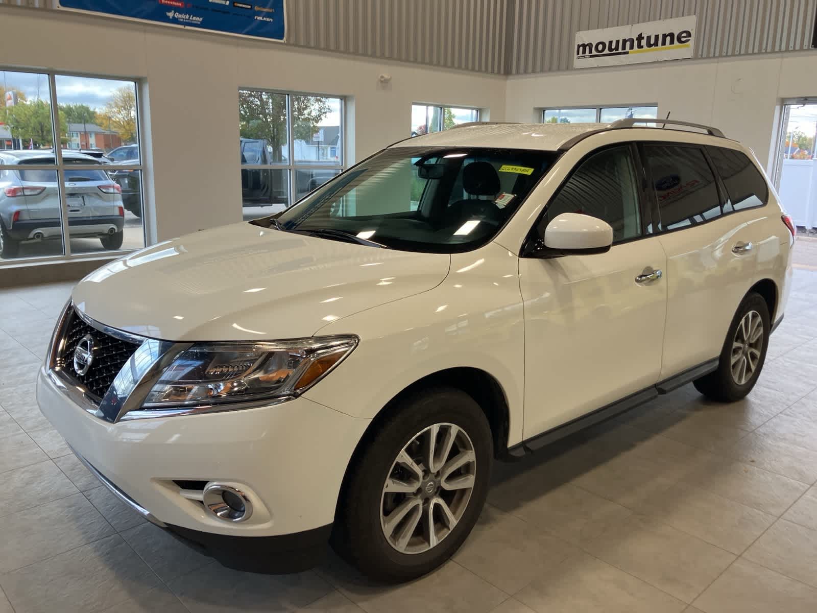2016 Nissan Pathfinder SV -
                  Sterling Heights, MI