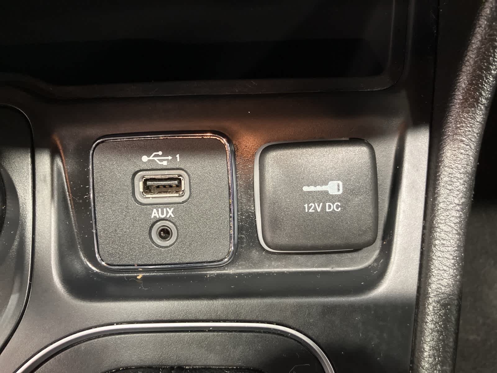 Thumbnail: 2020 Jeep Cherokee - 16