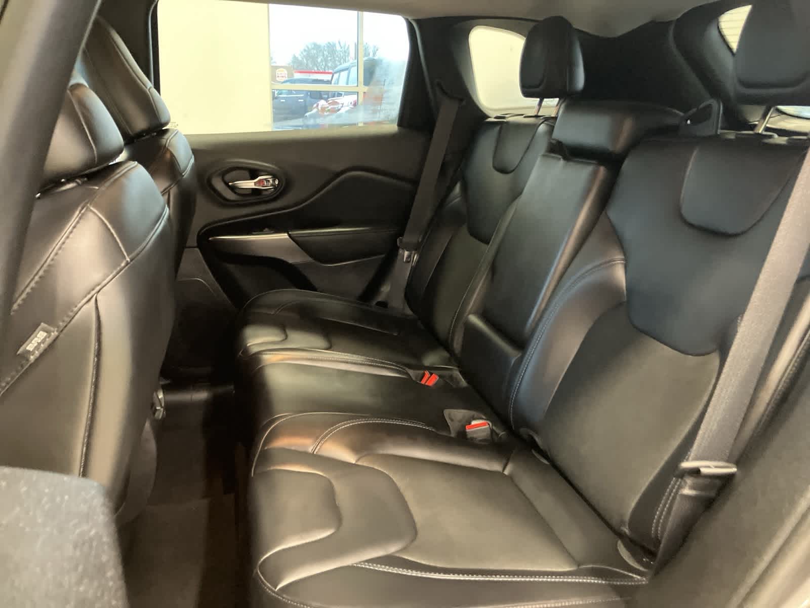 Thumbnail: 2020 Jeep Cherokee - 25