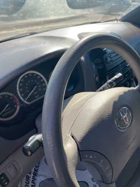 2004 Toyota Sienna LE 13