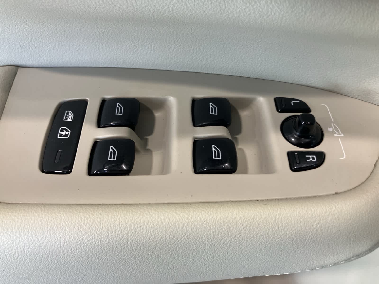 Thumbnail: 2022 Volvo XC90 - 13