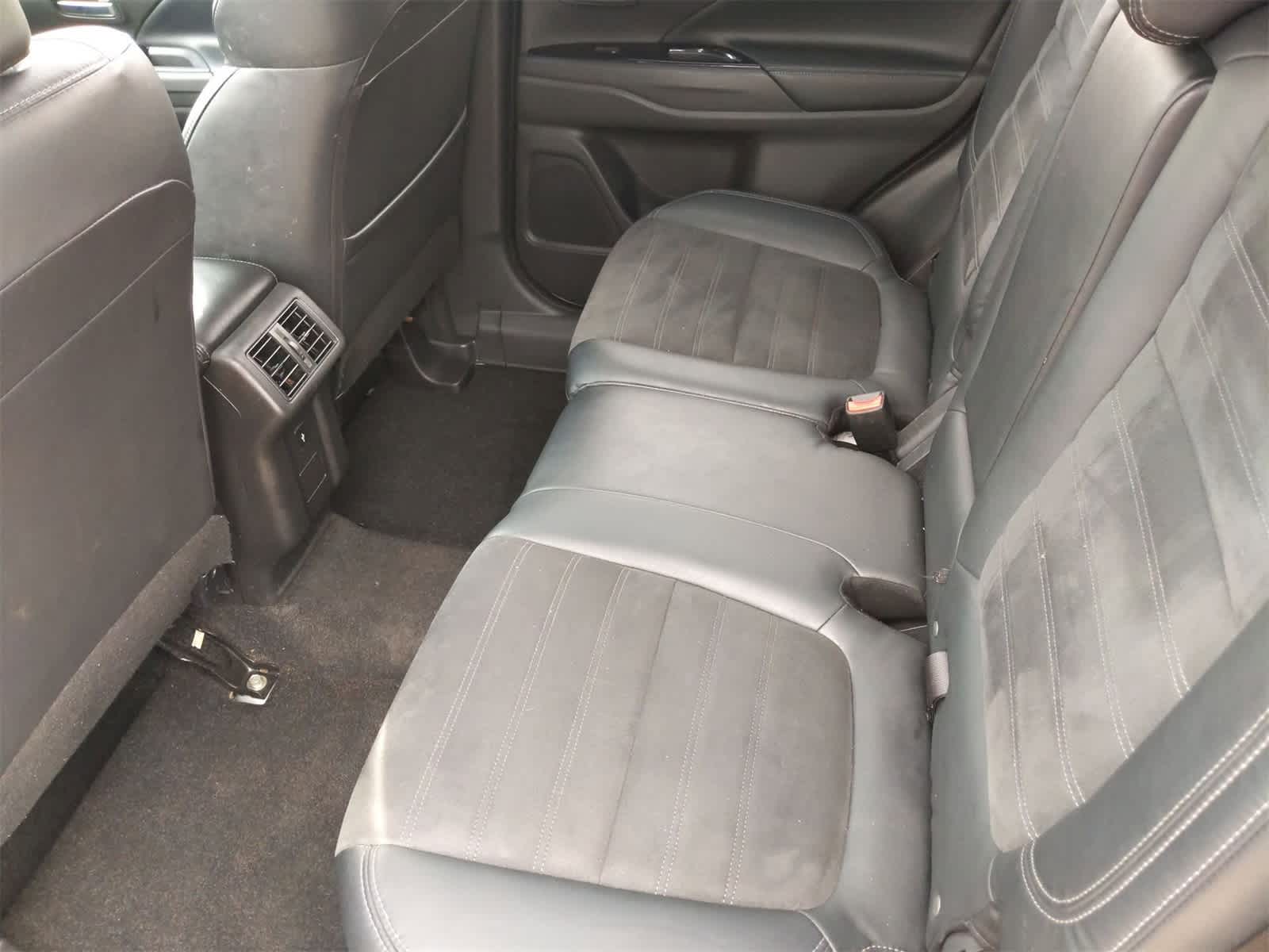 2019 Mitsubishi Outlander LE 20