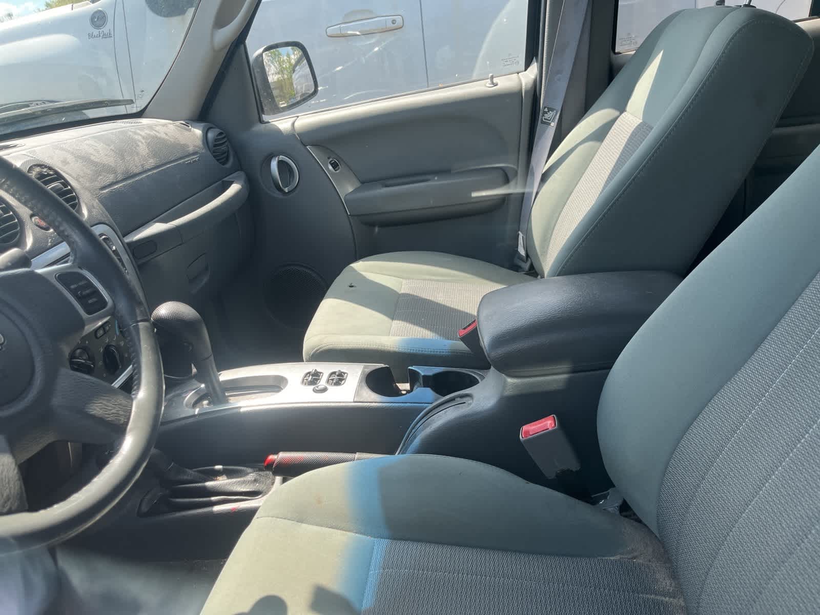 Thumbnail: 2005 Jeep Liberty - 13