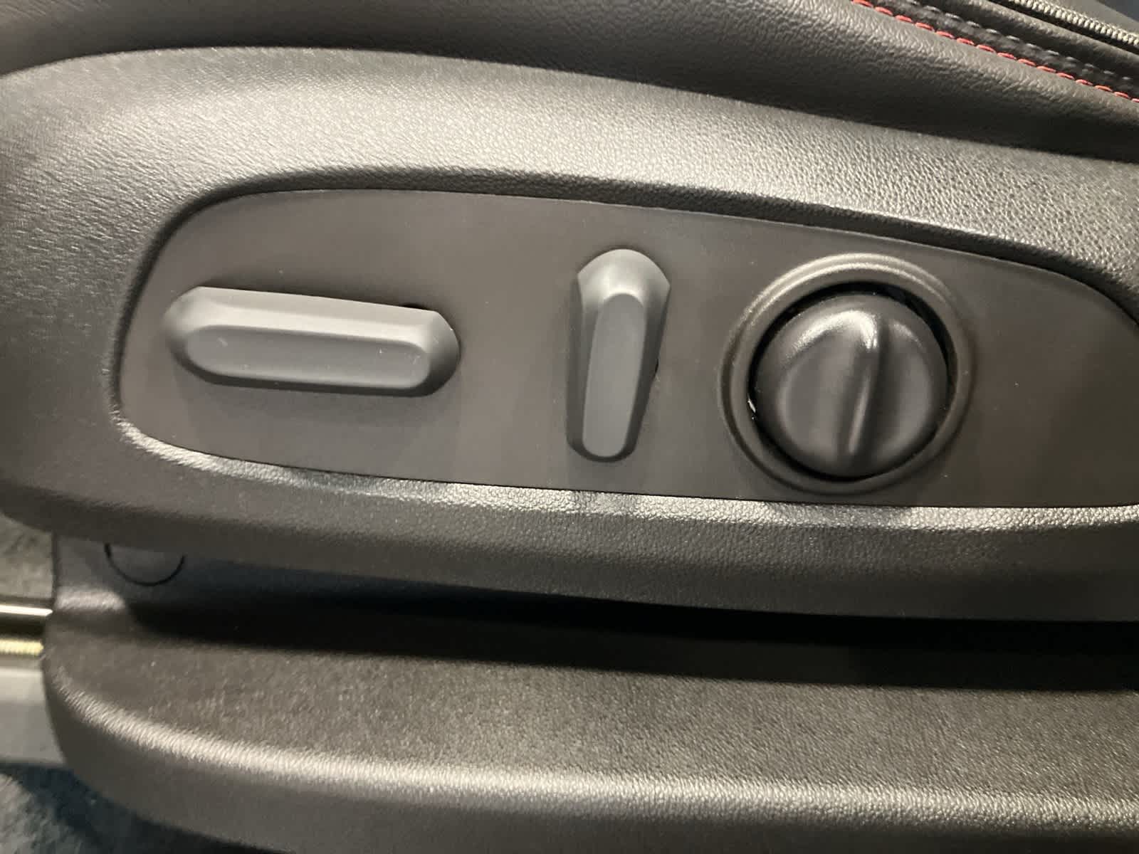 Thumbnail: 2022 Chevrolet Traverse - 13