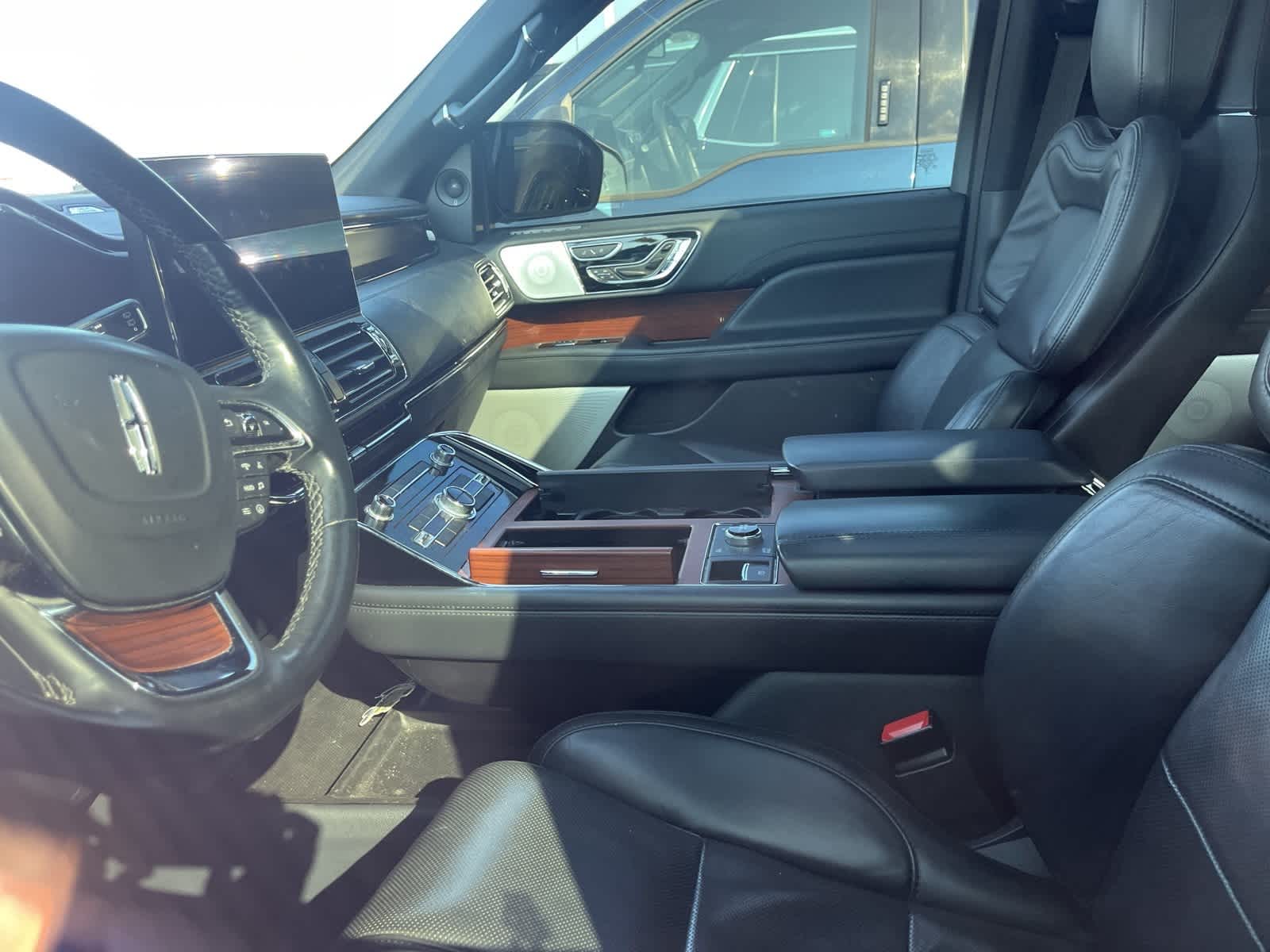 Thumbnail: 2023 Lincoln Navigator - 27