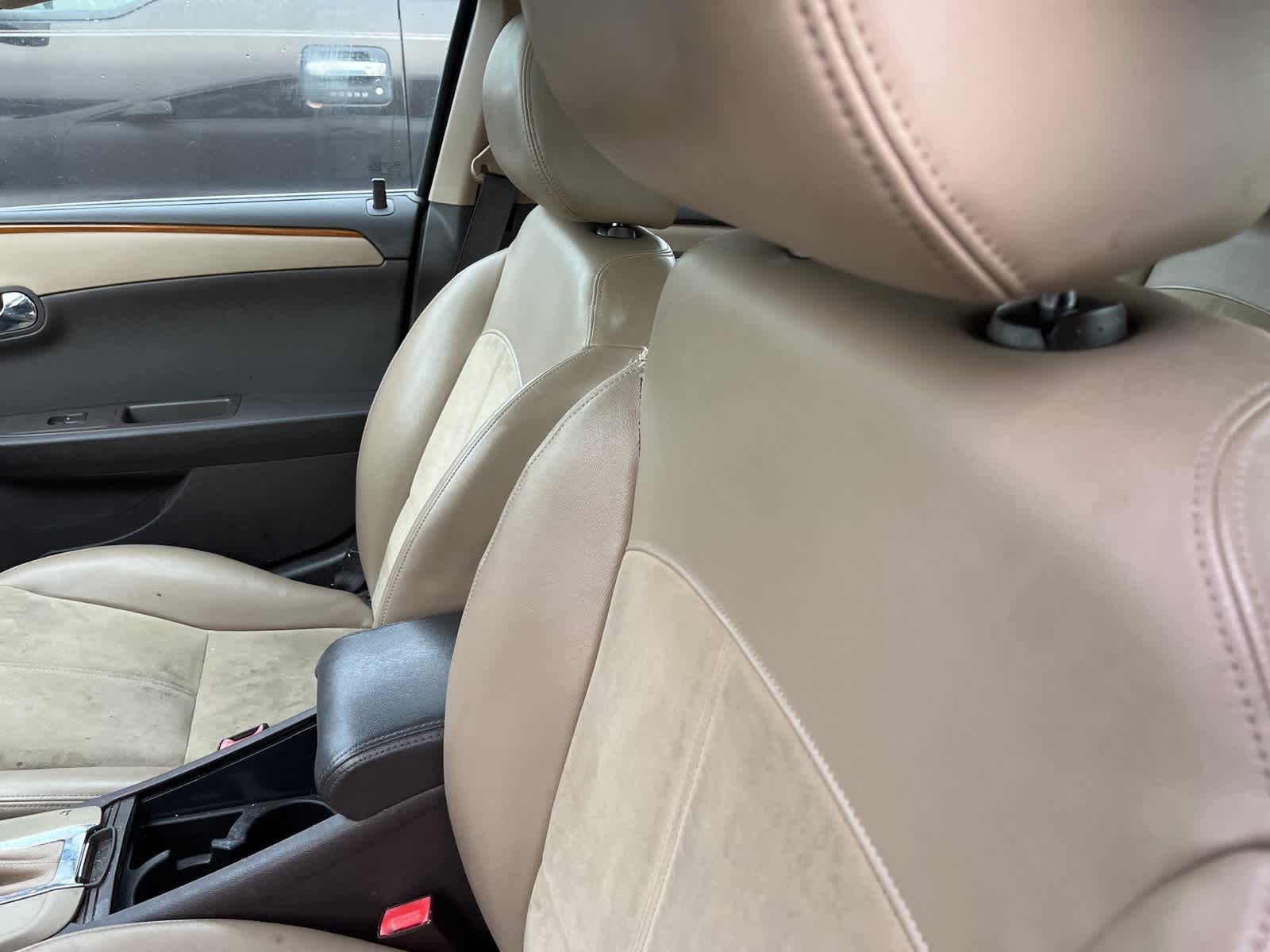 Thumbnail: 2010 Chevrolet Malibu - 23