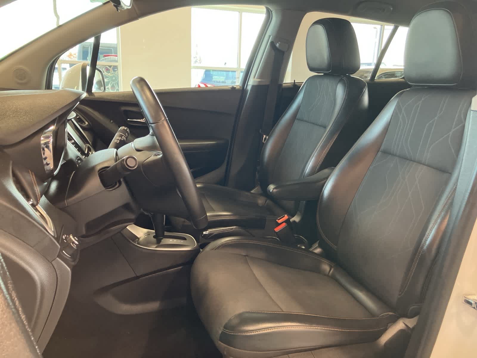 Thumbnail: 2017 Chevrolet Trax - 10