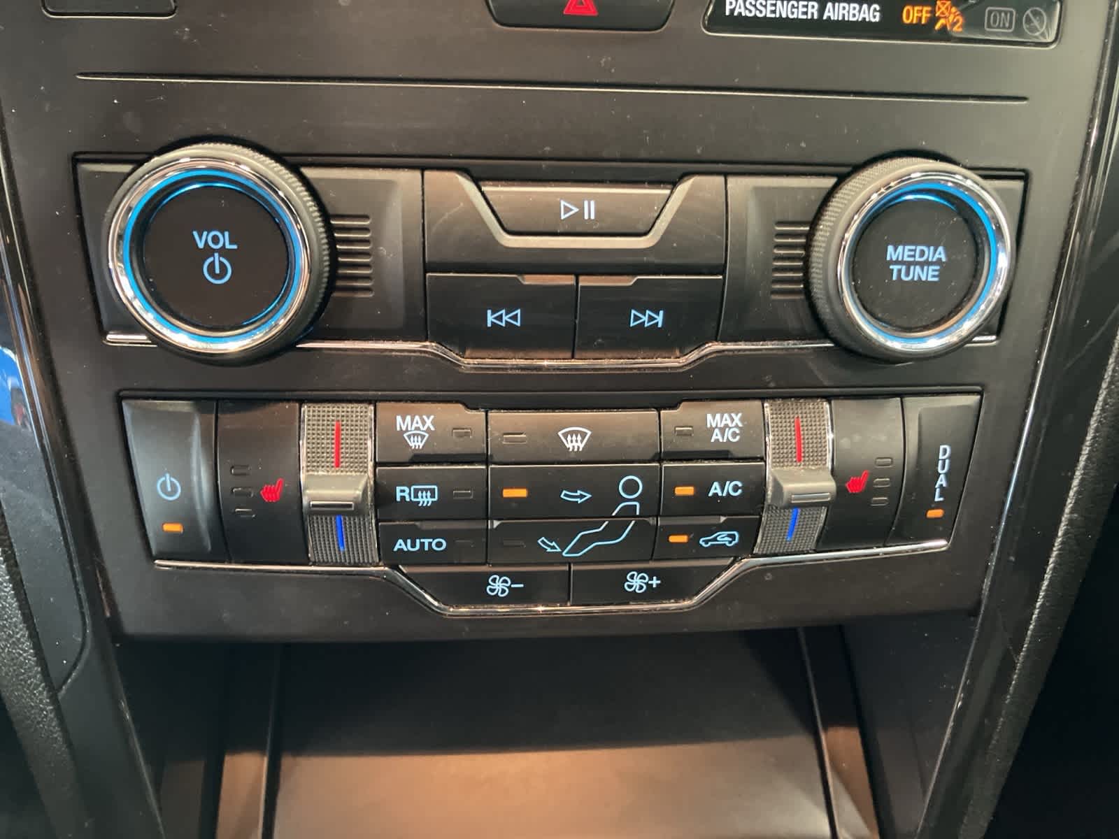 Thumbnail: 2019 Ford Explorer - 19
