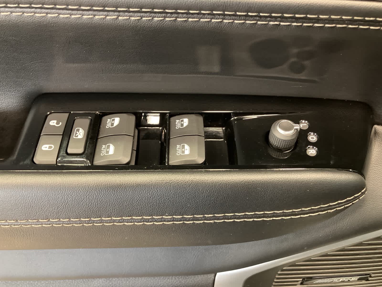 Thumbnail: 2022 Jeep Wagoneer - 15