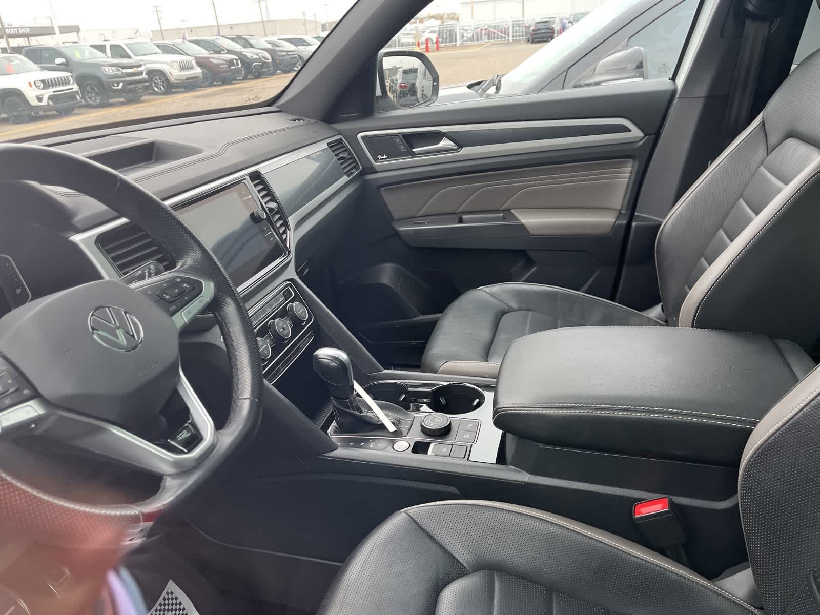 Thumbnail: 2023 Volkswagen Atlas - 32