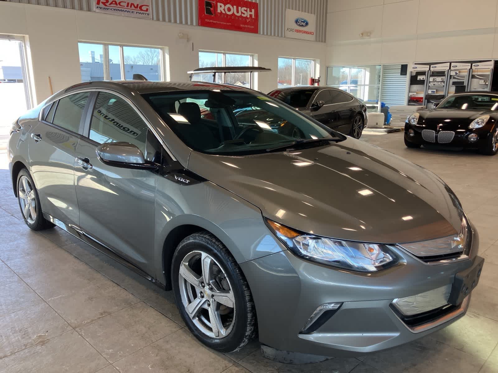 Thumbnail: 2017 Chevrolet Volt - 3