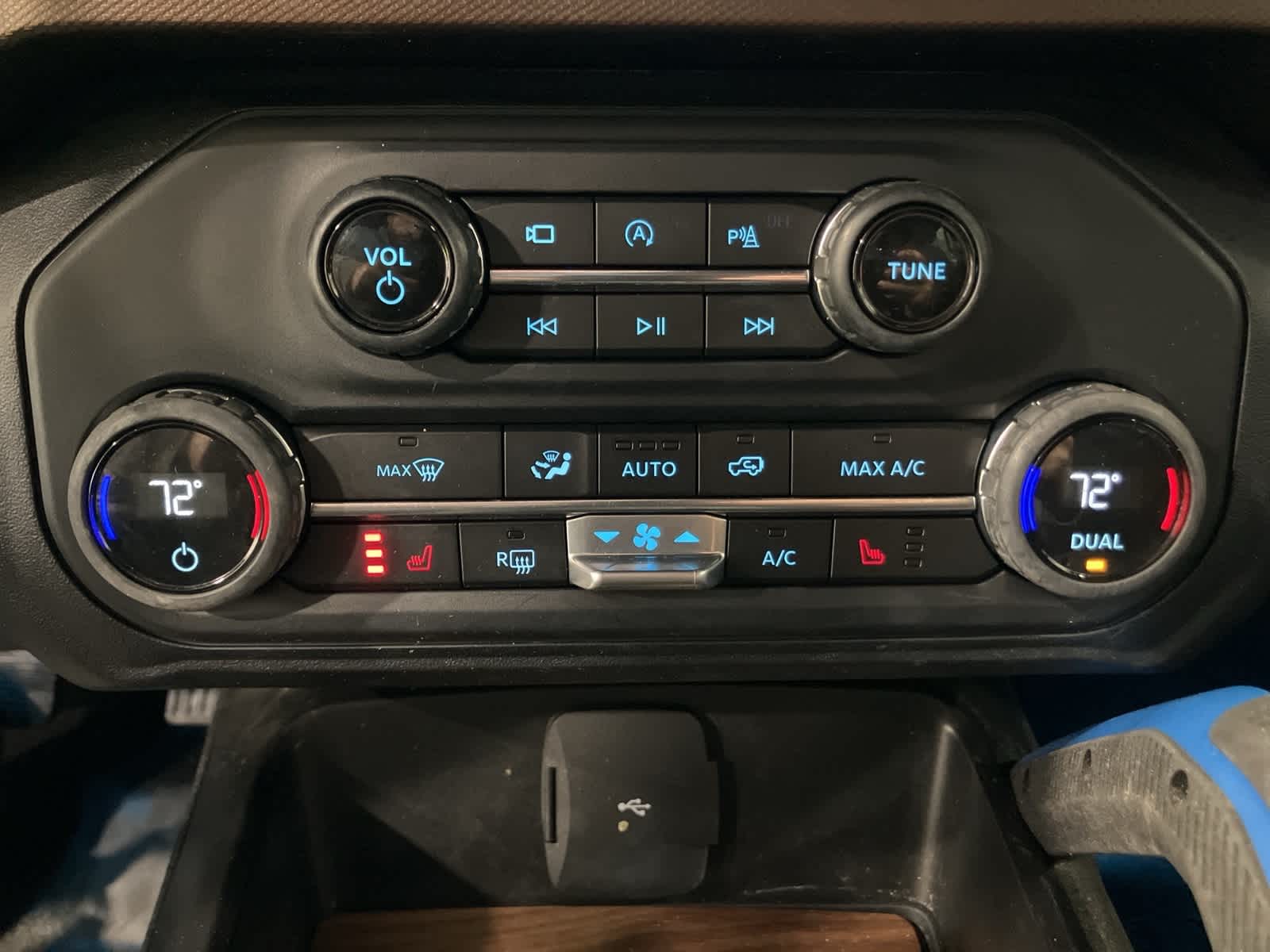 Thumbnail: 2023 Ford Bronco - 19