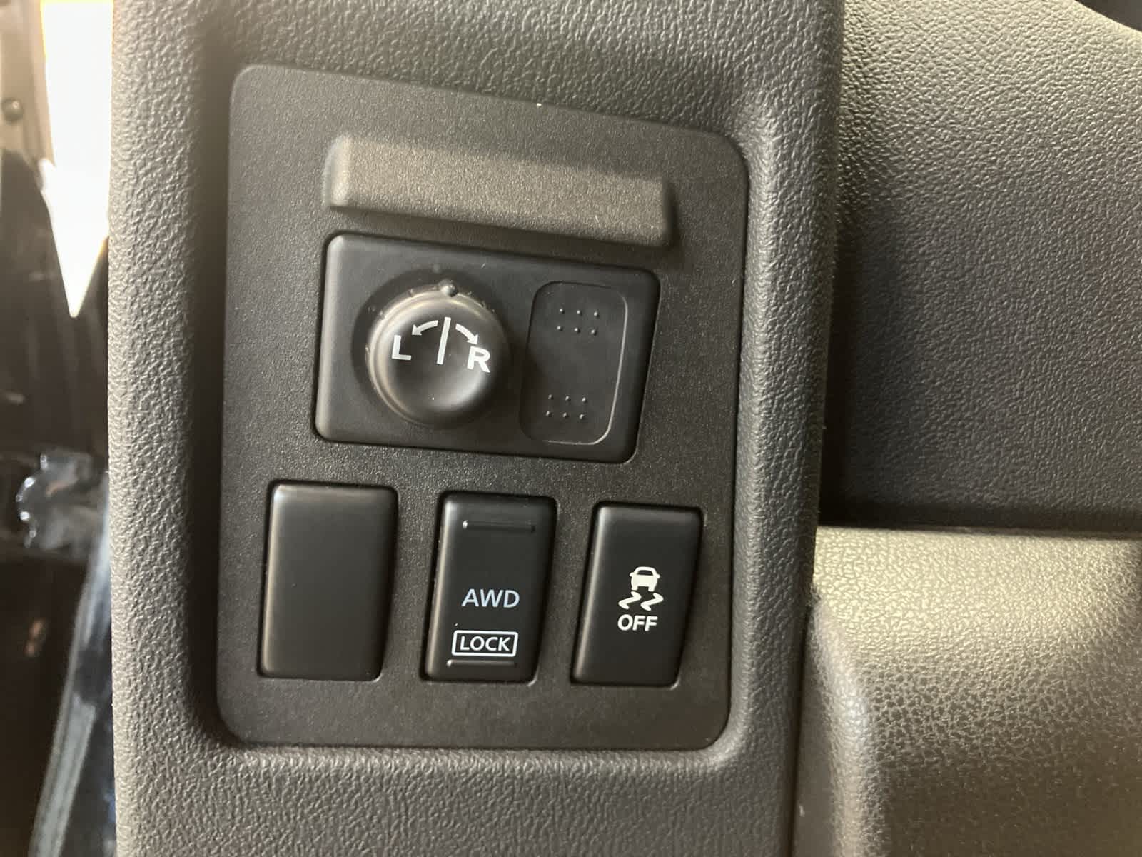 Thumbnail: 2015 Nissan Rogue - 12