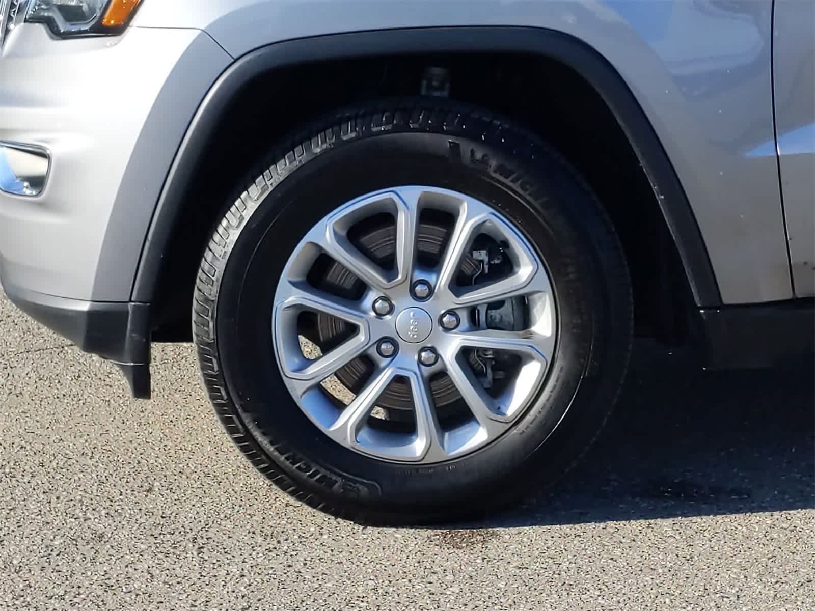 Thumbnail: 2021 Jeep Grand Cherokee - 14