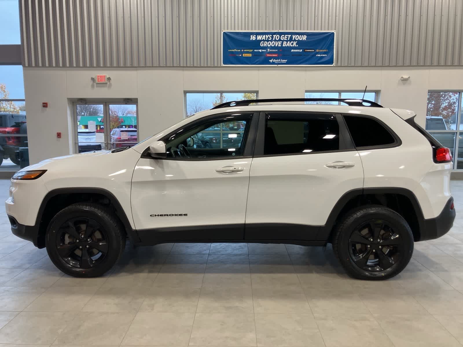 Thumbnail: 2016 Jeep Cherokee - 8