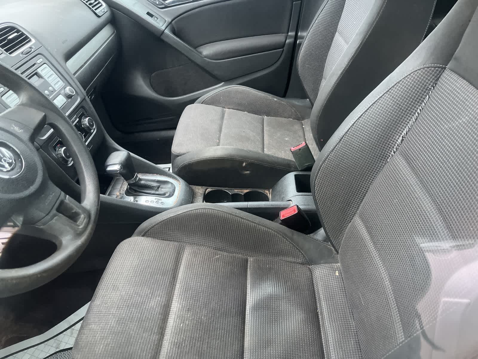 Thumbnail: 2010 Volkswagen Golf - 22