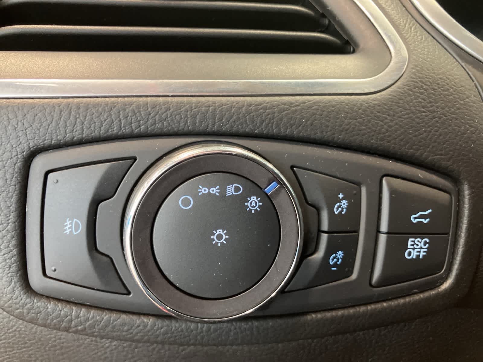 Thumbnail: 2019 Ford Edge - 14