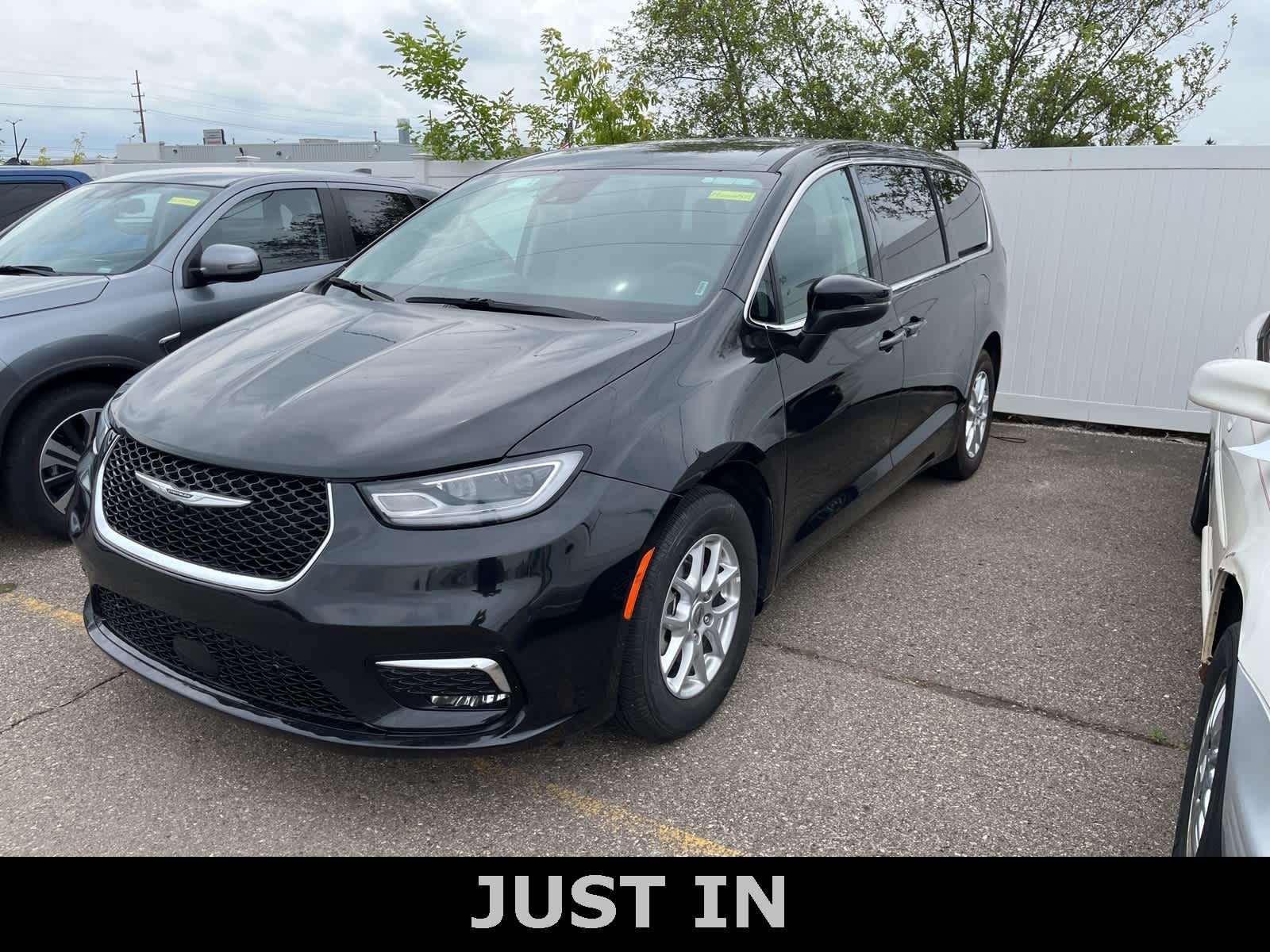 Thumbnail: 2023 Chrysler Pacifica - 1