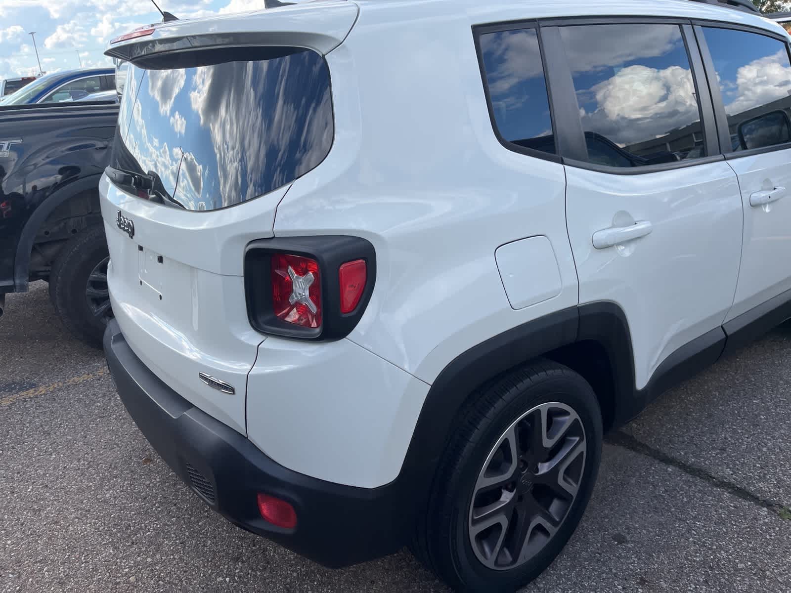 Thumbnail: 2015 Jeep Renegade - 11