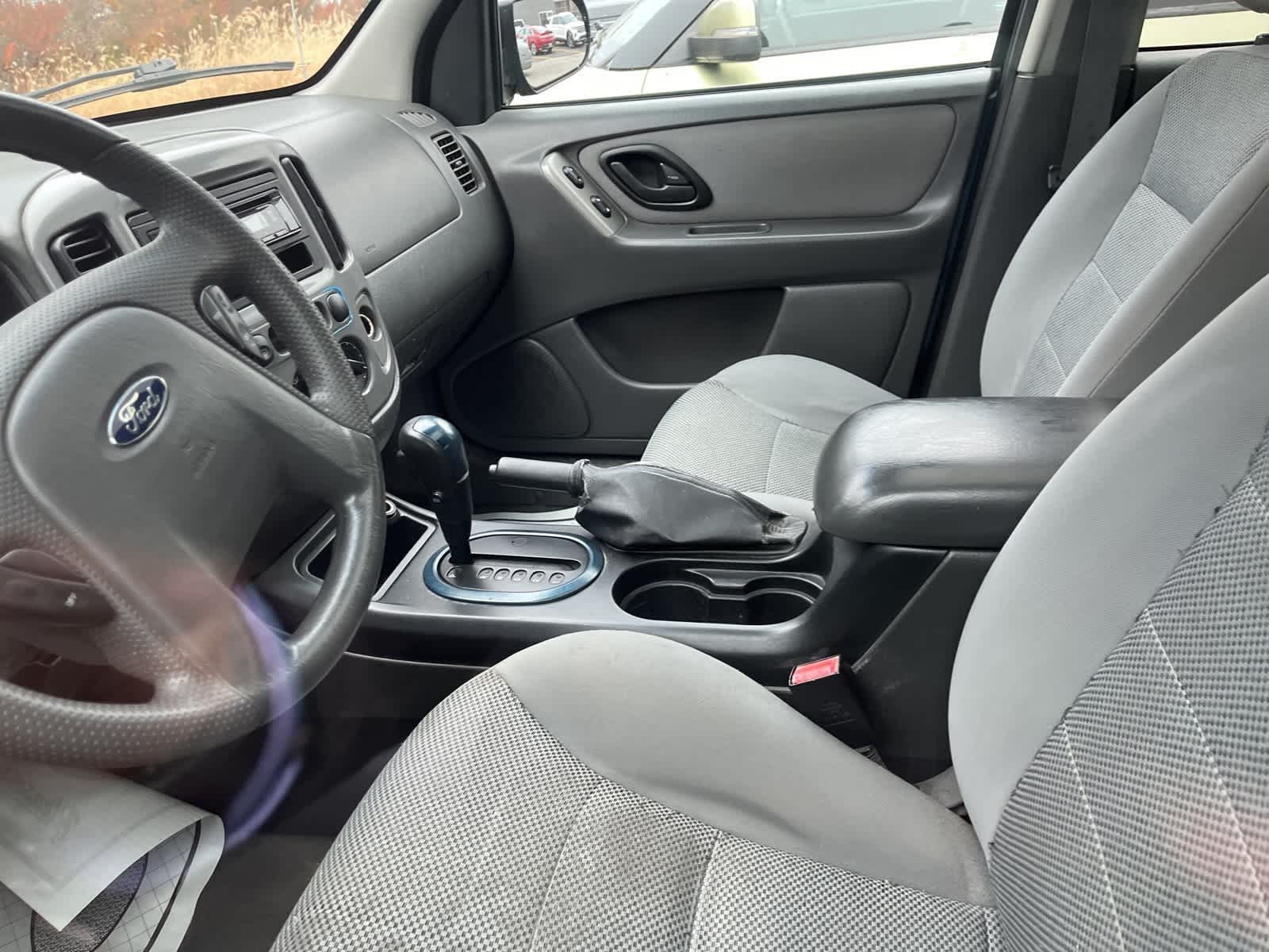 Thumbnail: 2005 Ford Escape - 31